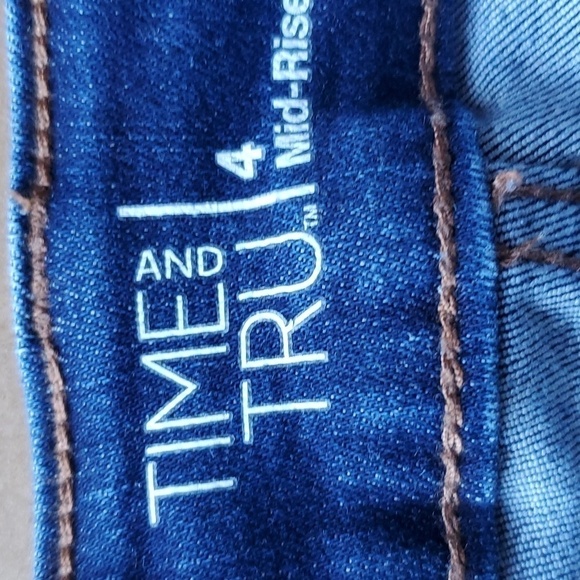 Time & True mid rise blue jean short size 4 - Picture 3 of 8